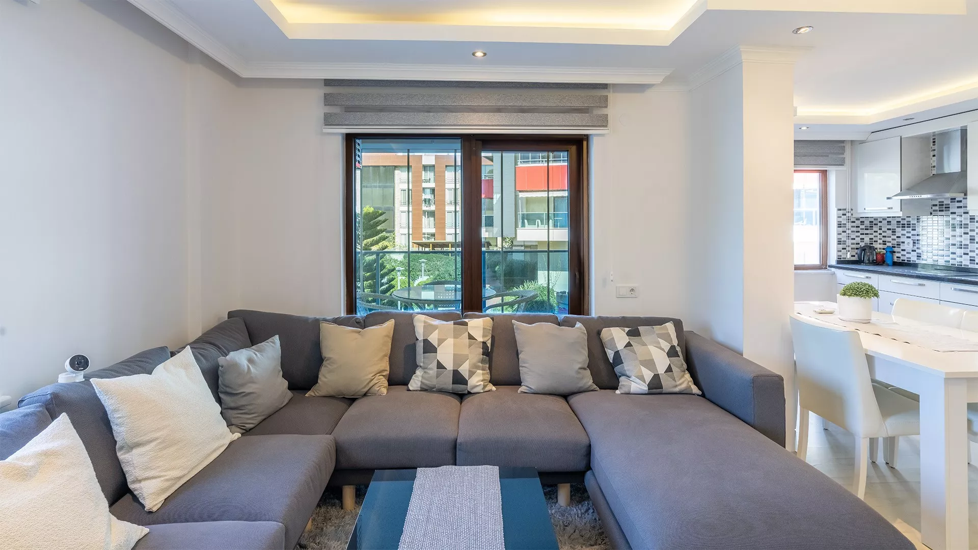 Eşyalı 4+2 Daire Alanya Oba’da Satılık – 220m², Havuzlu
