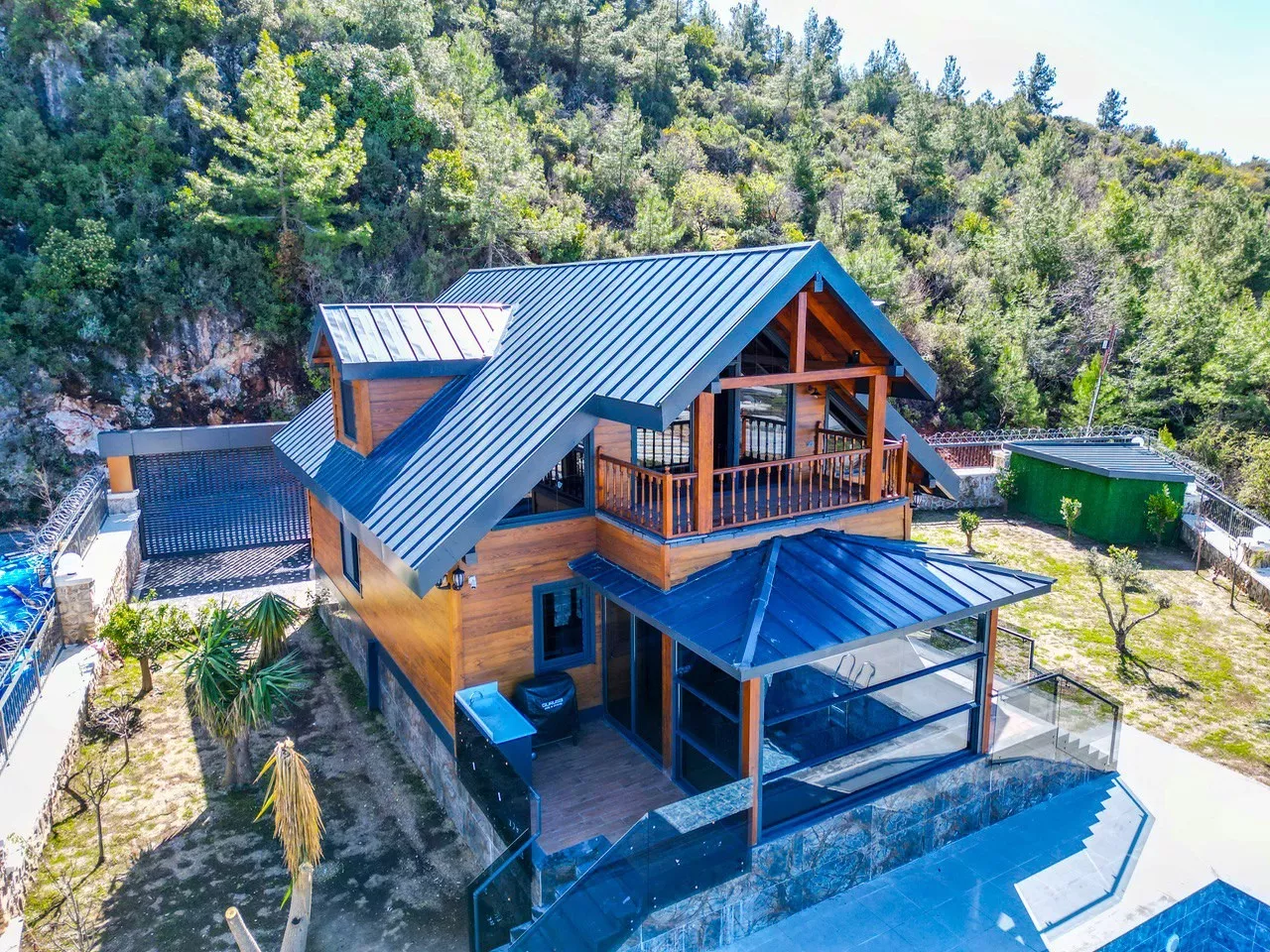 فيلا منفصلة رائعة للبيع في كاستل ألانيا مع ميزات مذهلة