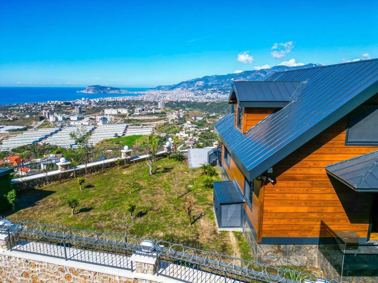 فيلا منفصلة رائعة للبيع في كاستل ألانيا مع ميزات مذهلة