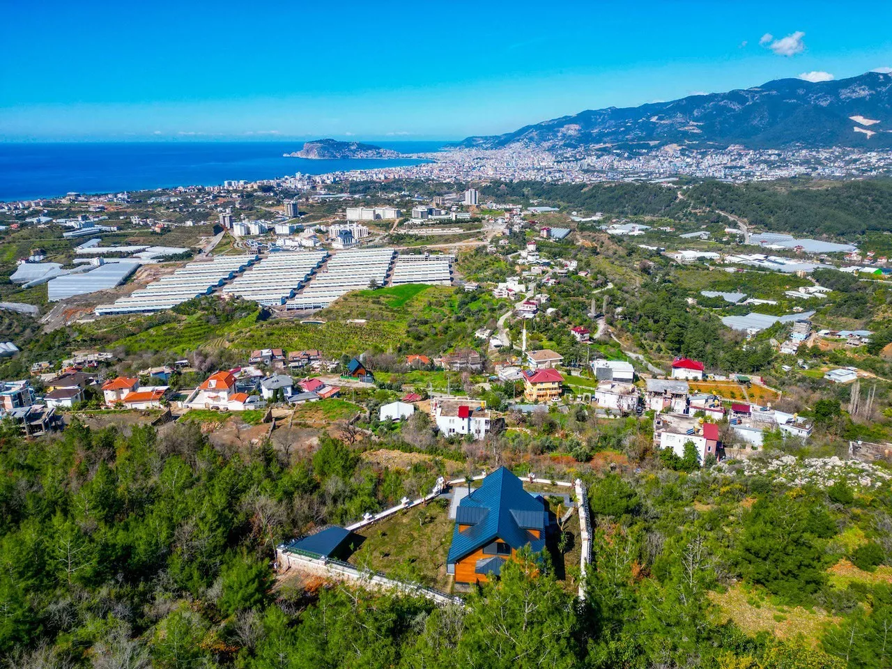 فيلا منفصلة رائعة للبيع في كاستل ألانيا مع ميزات مذهلة