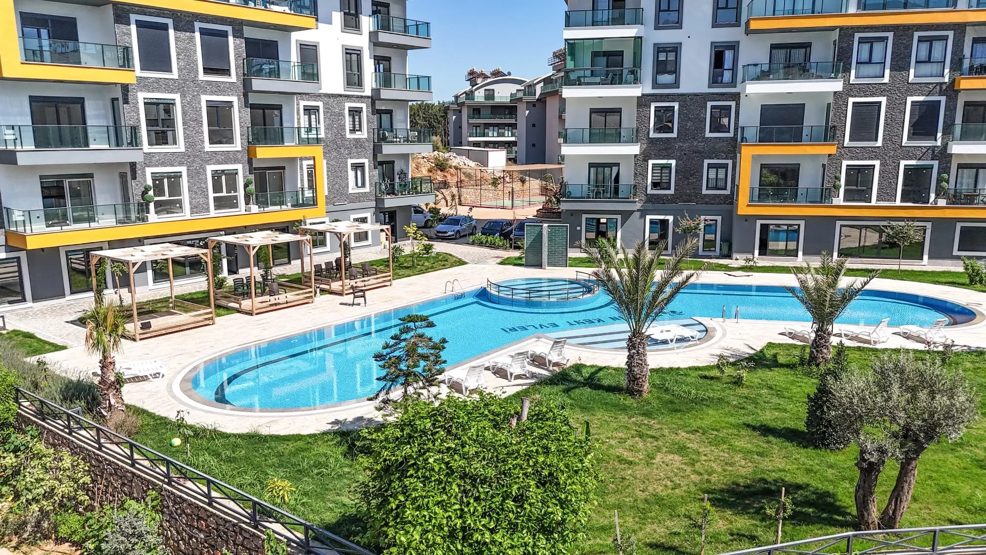 Alanya Oba’da Havuzlu 1+1 Satılık Daire