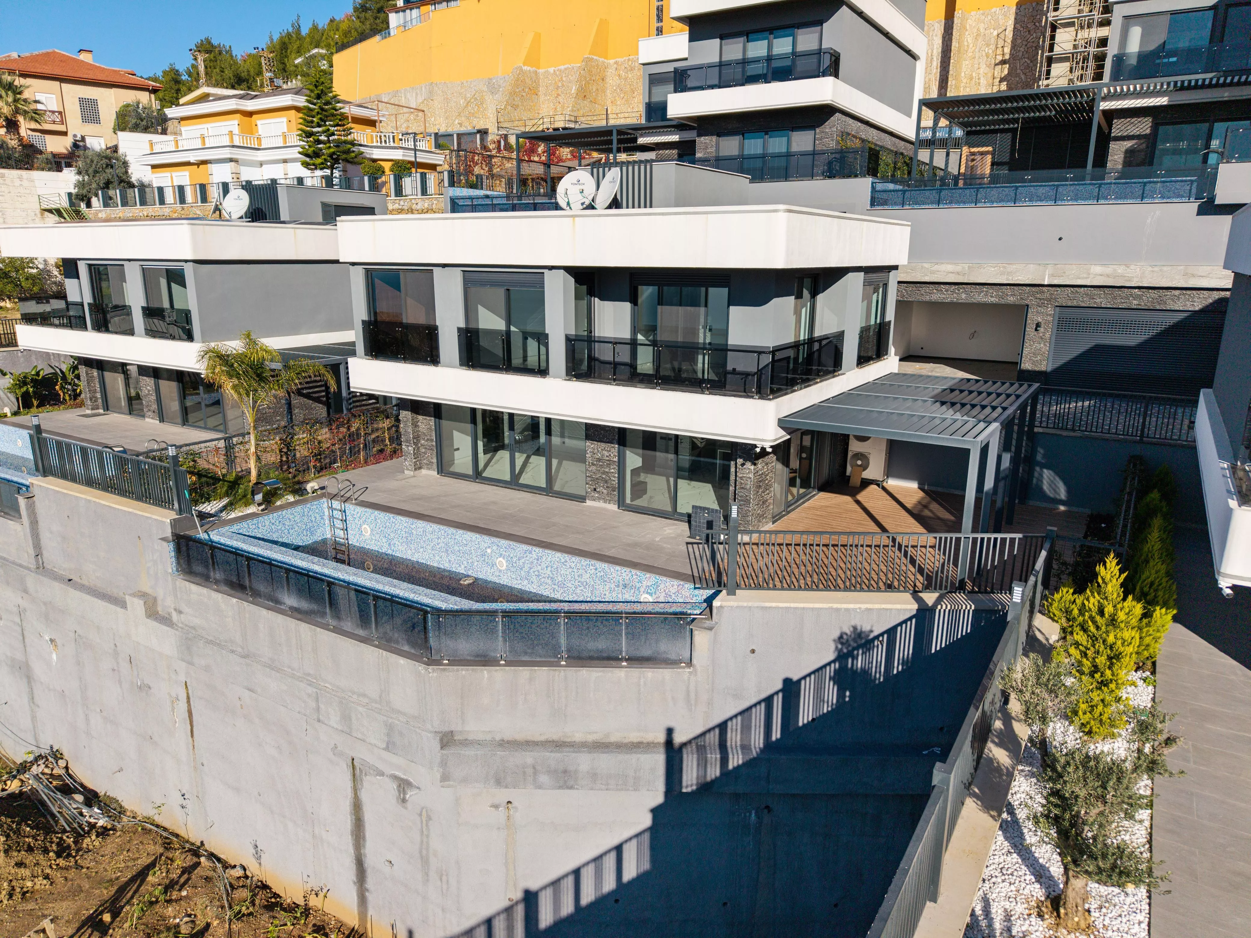 4+1 schicke Villa mit Pool und Sauna zum Verkauf in Alanya