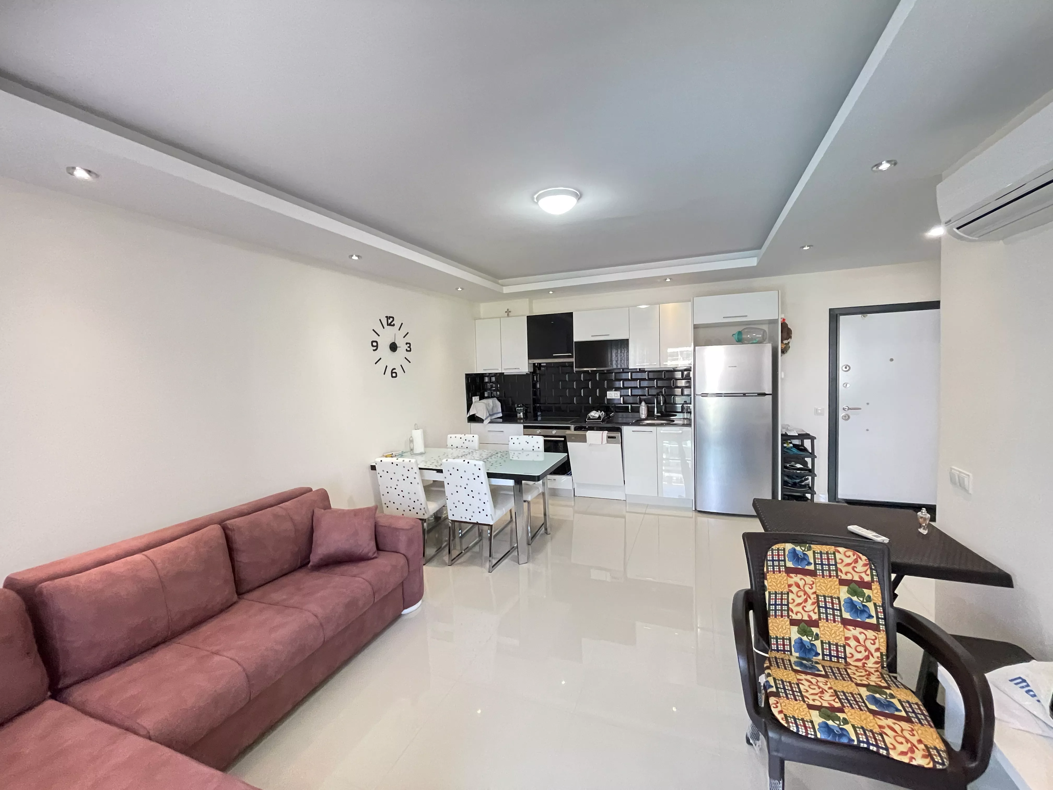 شقة مفروشة 1+1 للبيع في ألانيا-أفسالار بموقع مثالي