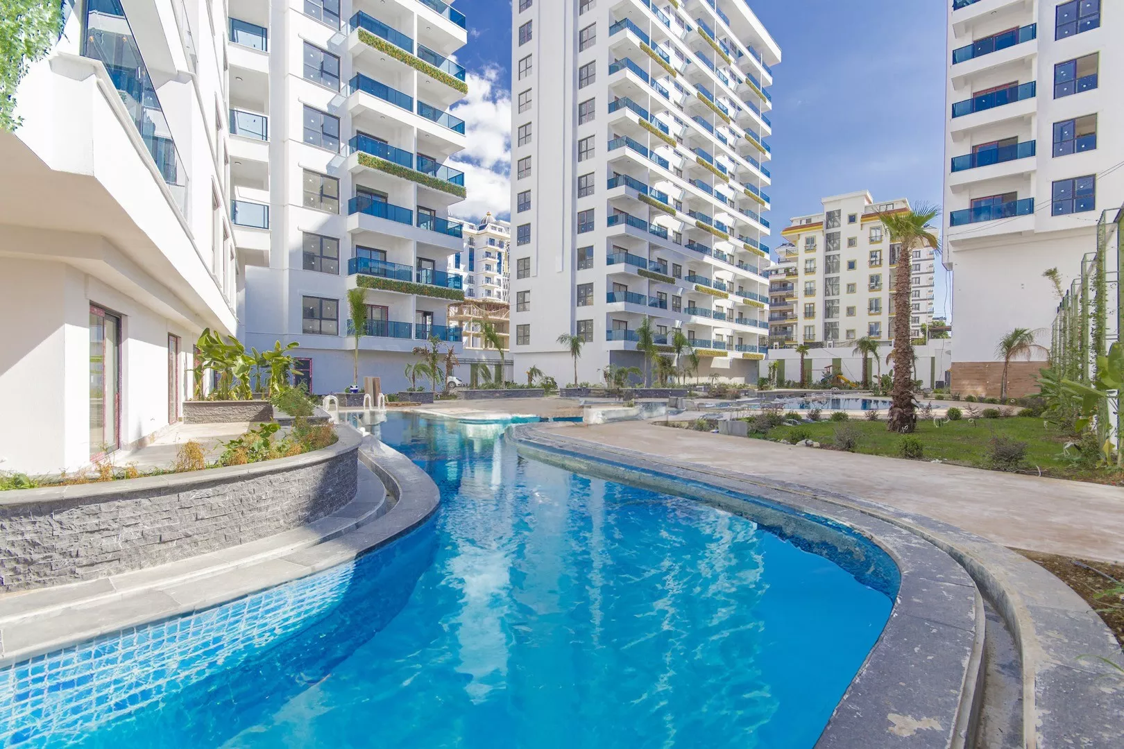 شقة للبيع 1+1 في محمودلار ألانيا موقع استراتيجي وخدمات مميزة