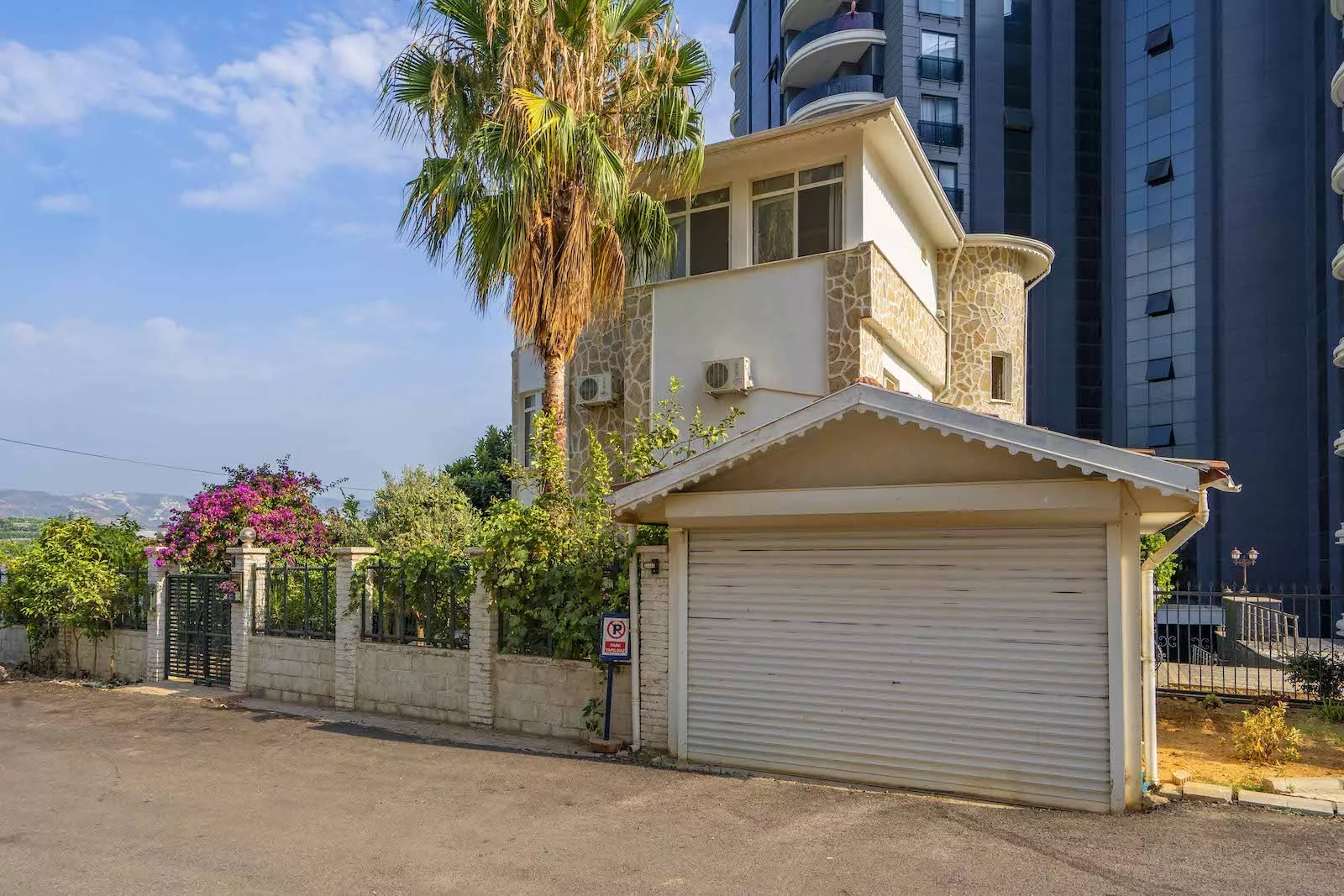 For Sale 3+2 Detached Triplex Villa with Pool in Alanya