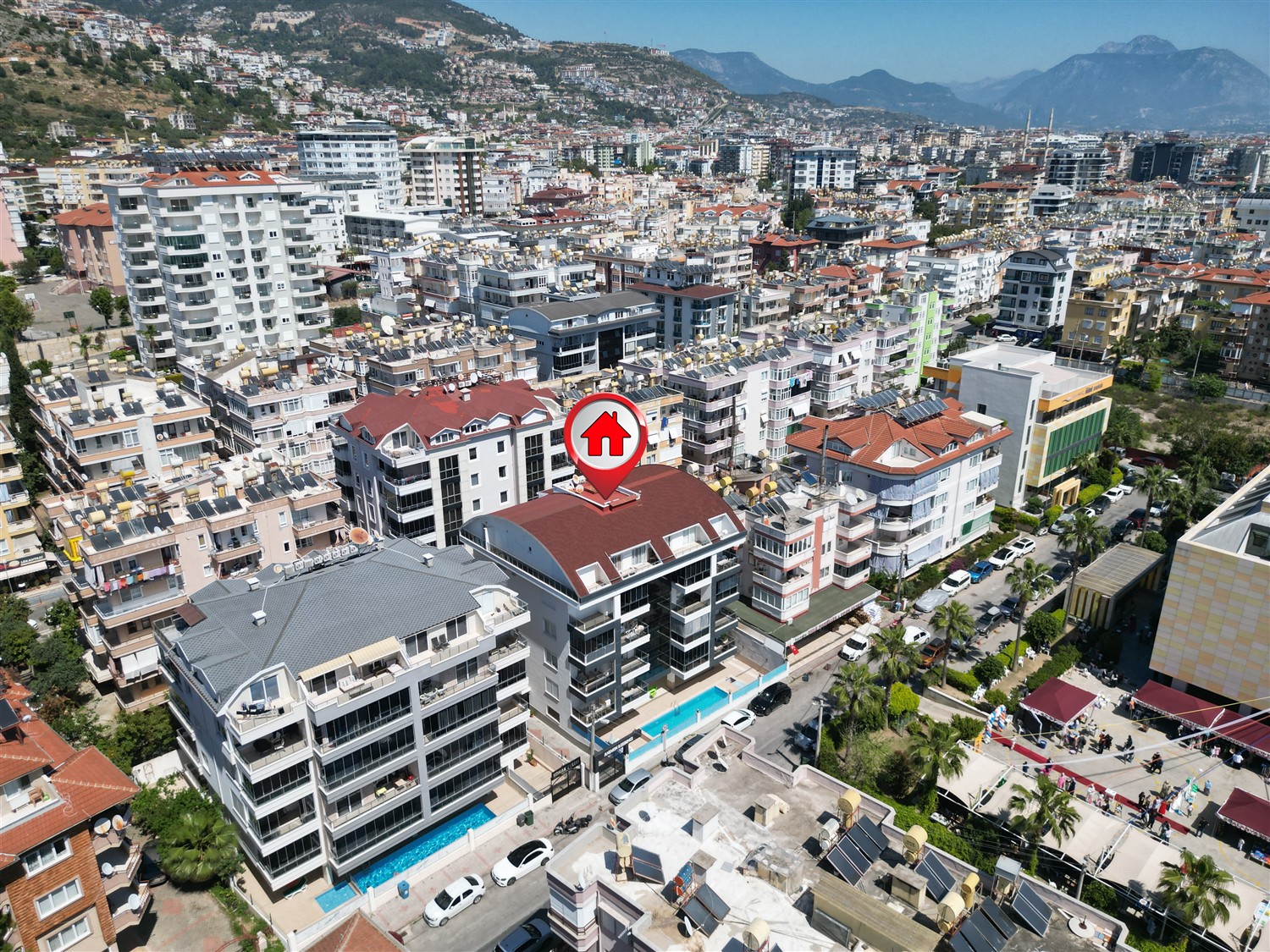 Alanya Merkez'de Denize Yakın Eşyalı Satılık 1+1 Daire