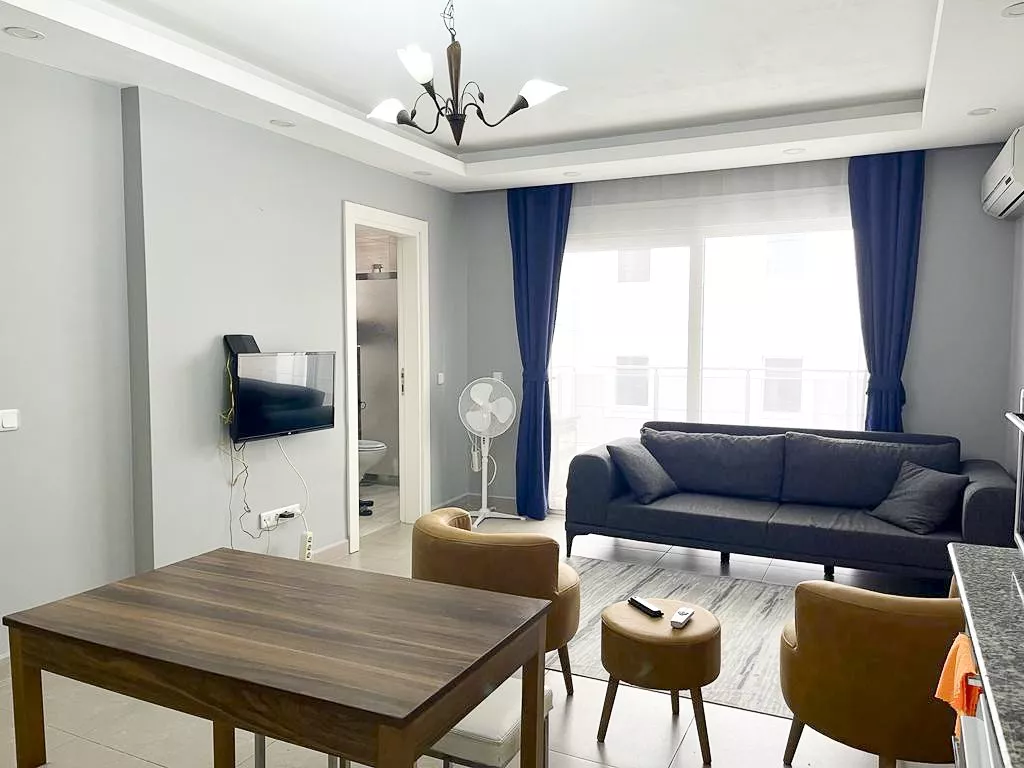 Alanya Merkez'de Denize Yakın Eşyalı Satılık 1+1 Daire