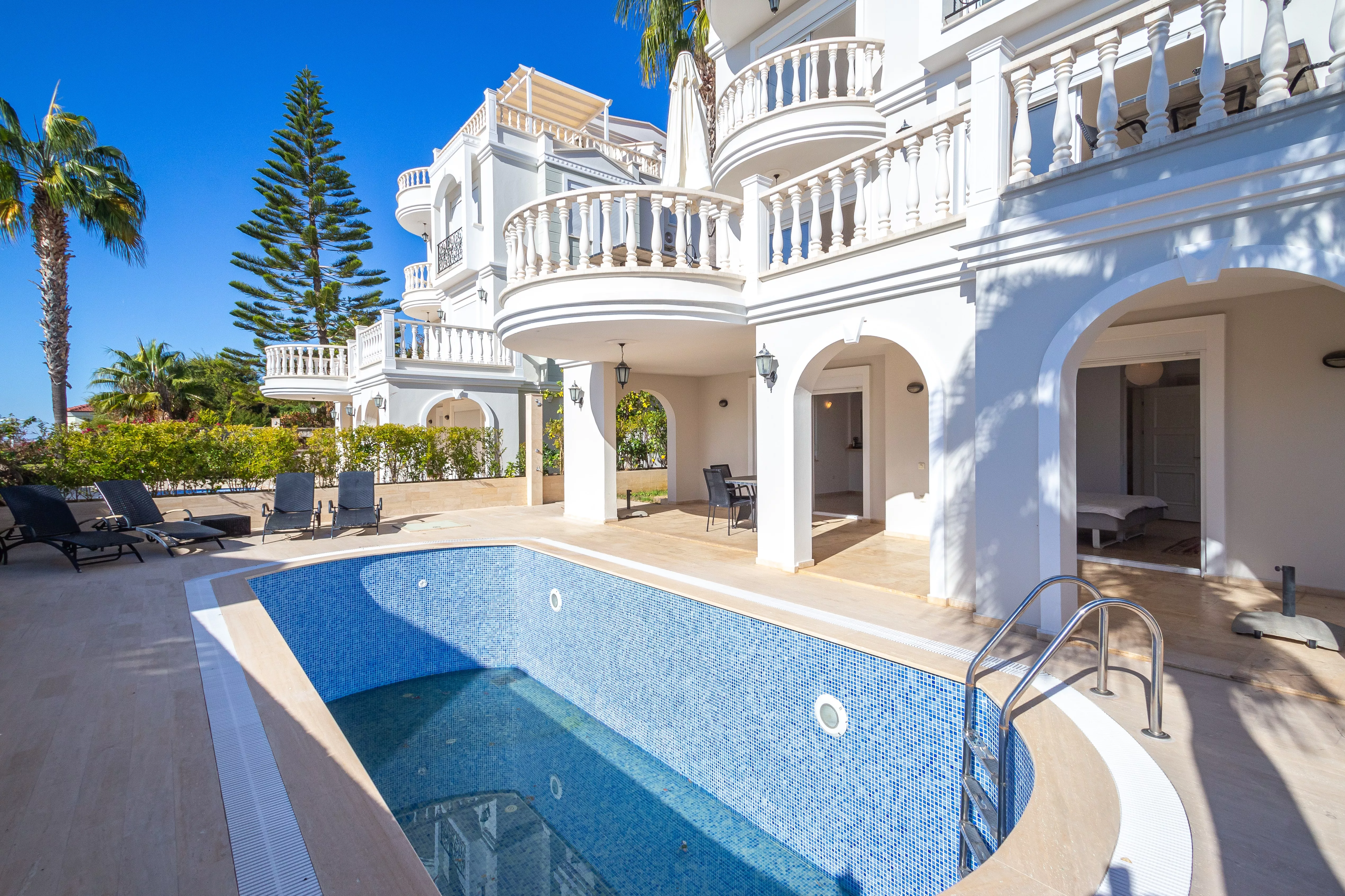 For Sale Furnished 4+1 Villa in Alanya Konakli with Sea View