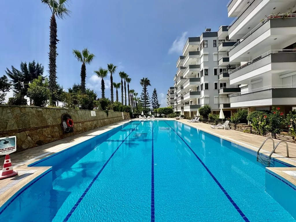 Alanya Türkler Sahile Sıfır Sitede Satılık Eşyalı 4+1 Daire