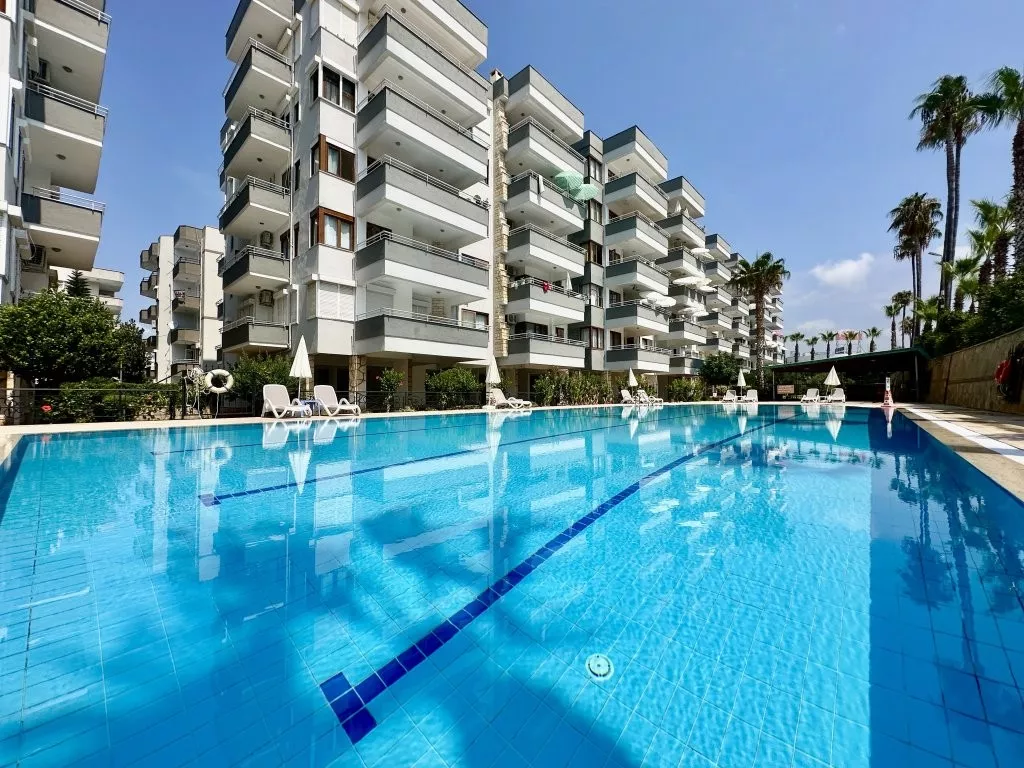 Alanya Türkler Sahile Sıfır Sitede Satılık Eşyalı 4+1 Daire