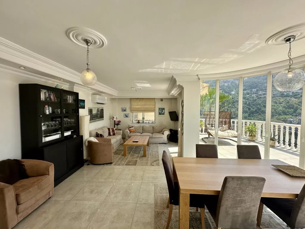 Müstakil Eşyalı Satılık Bahçeli 5+1 Villa - Tepe Alanya