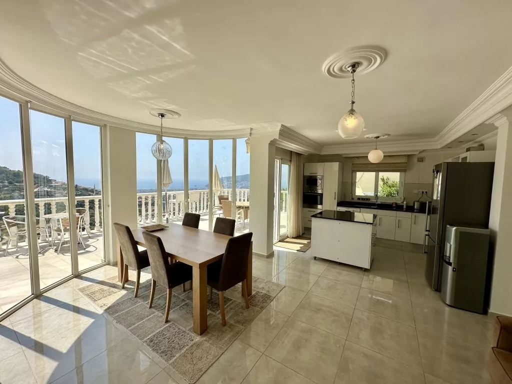 Müstakil Eşyalı Satılık Bahçeli 5+1 Villa - Tepe Alanya