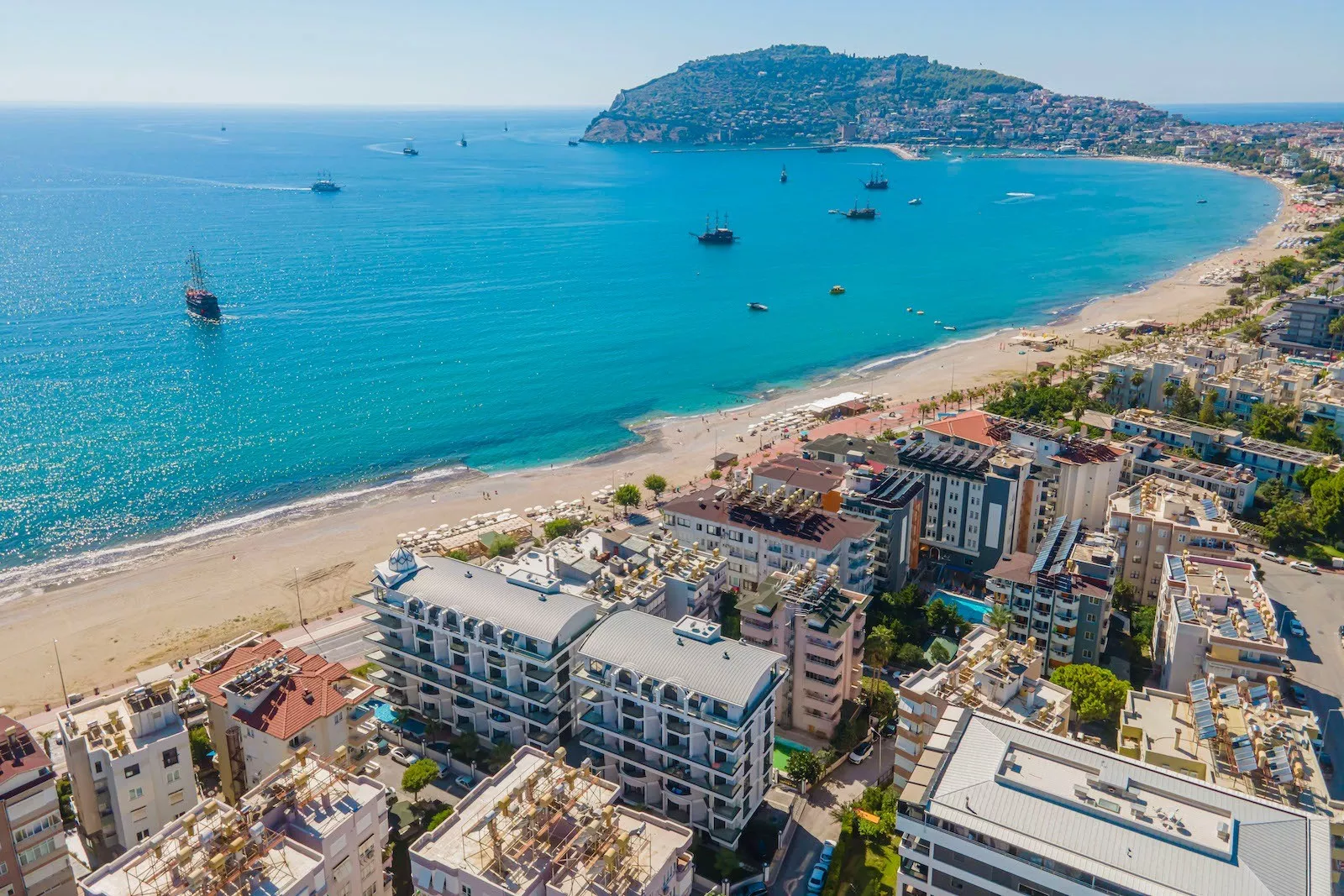 Alanya Merkezde Plaja 10 m Mesafede Satılık 1+1 Daire