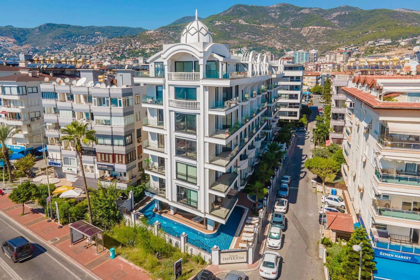 Alanya Merkezde Plaja 10 m Mesafede Satılık 1+1 Daire
