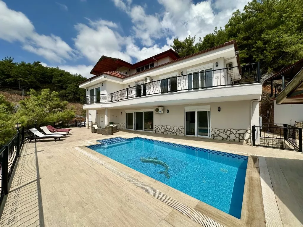 Satılık Eşyalı Müstakil 4+2 Tripleks Villa Çıplaklı Alanya