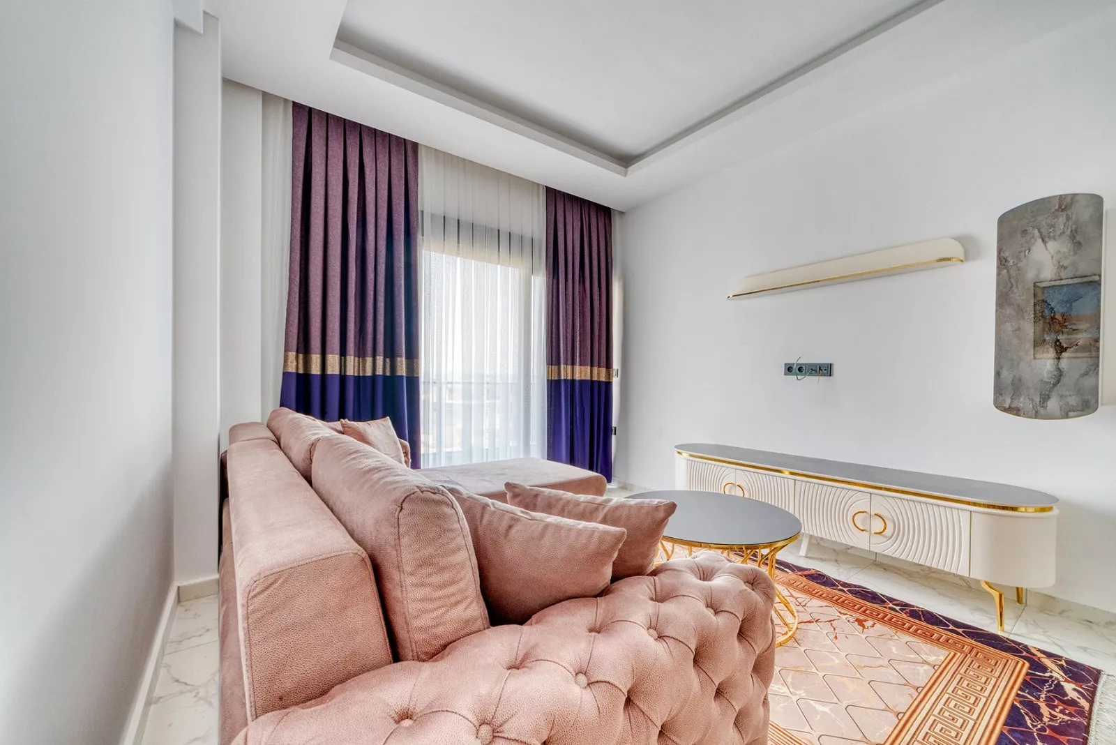 Alanya Oba Çarşamba Mahallesinde  Satılık Eşyalı 1+1 Daire