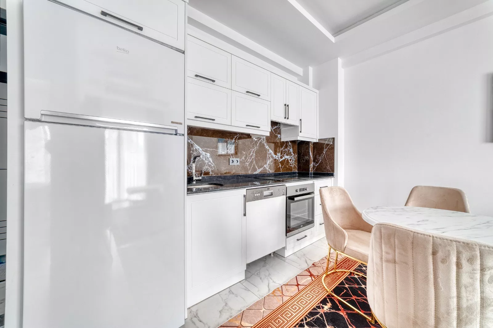 Alanya Oba Çarşamba Mahallesinde  Satılık Eşyalı 1+1 Daire