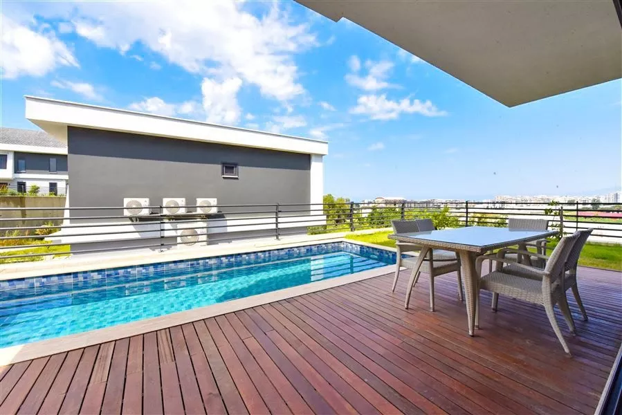 Satılık Eşyalı Havuzlu 4+1 Tripleks Villa - Kargıcak Alanya