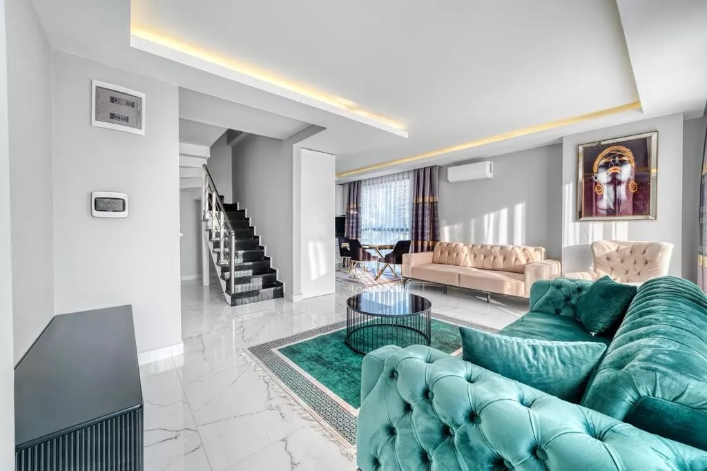 Modern 2+1 Reverse Duplex Apartment for Sale in Mahmutlar