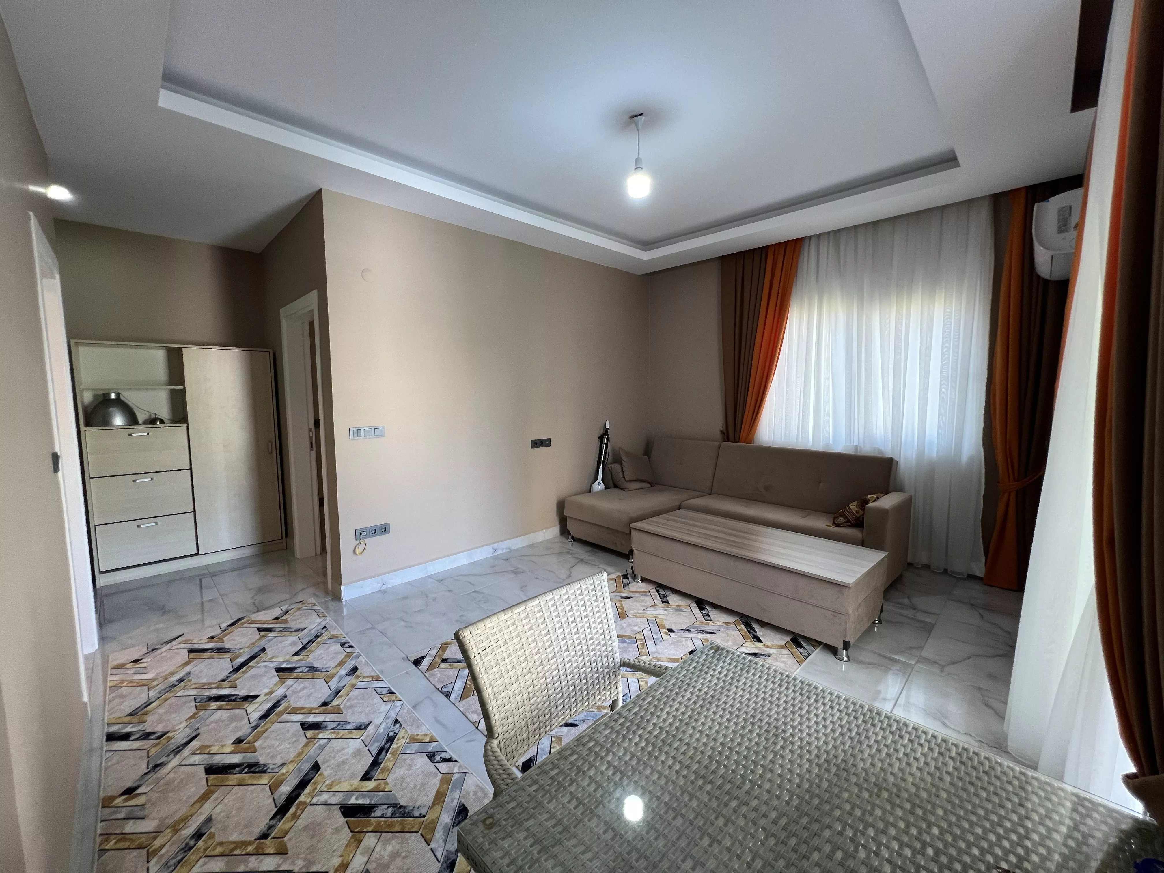 Alanya Mahmutlar'da Eşyalı Satılık Geniş 1+1 Daire