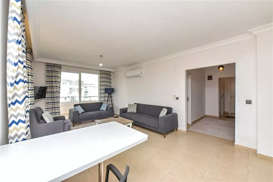 Zum Verkauf 2+1 Wohnung Nahe am Strand in Mahmutlar Alanya