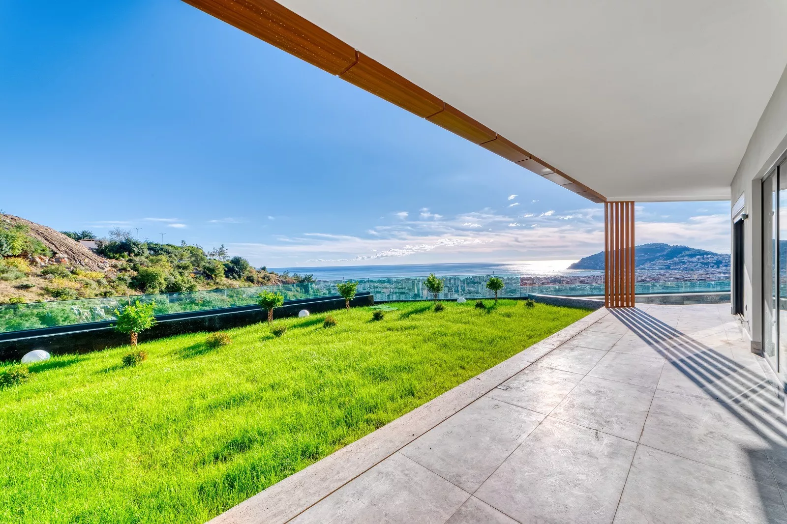 Alanya Kale ve Deniz Manzaralı Satılık Müstakil 5+2 Villa