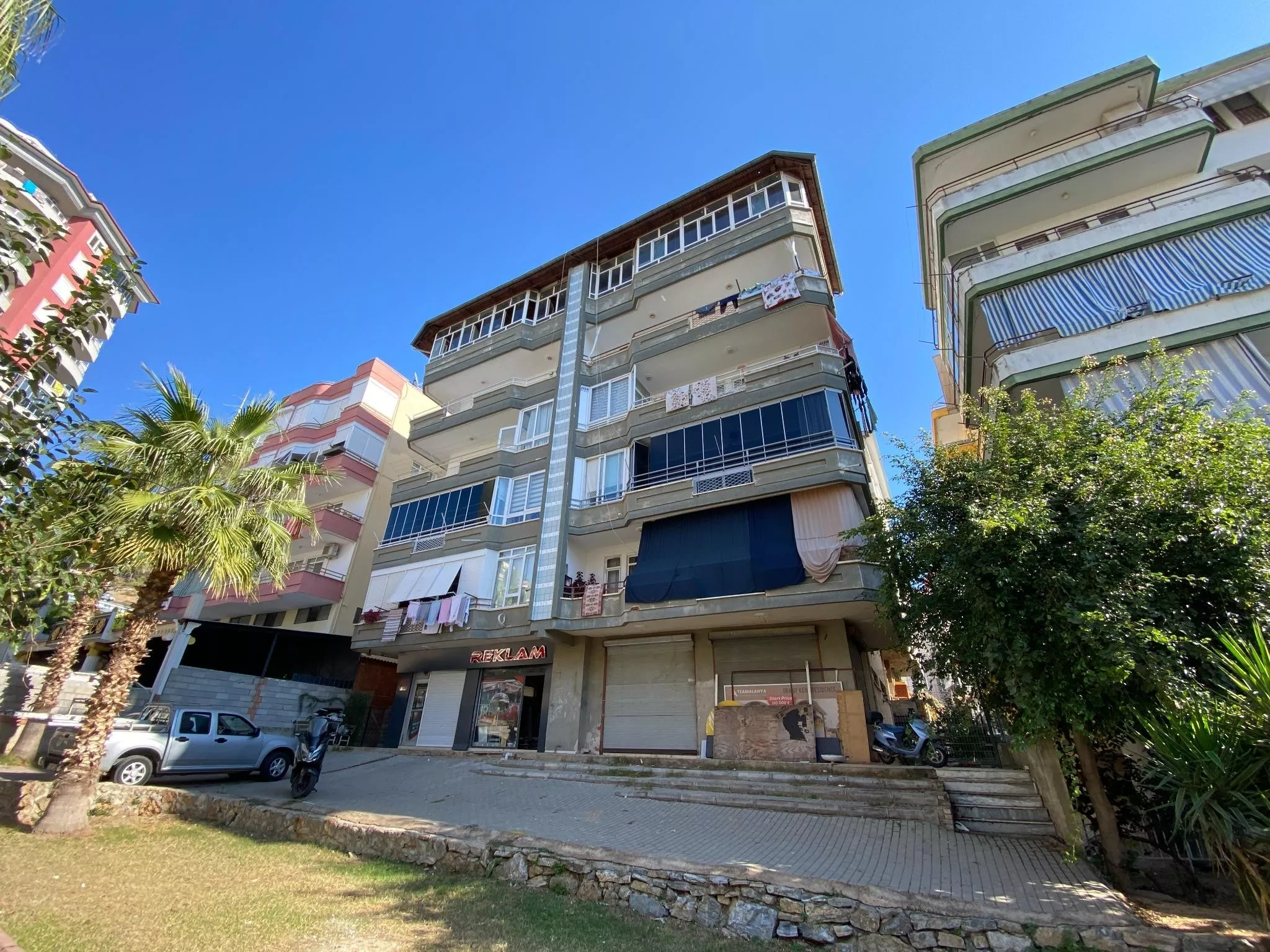 Alanya Cikcilli’de Satılık 3+1 Ayrı Mutfaklı Geniş Daire