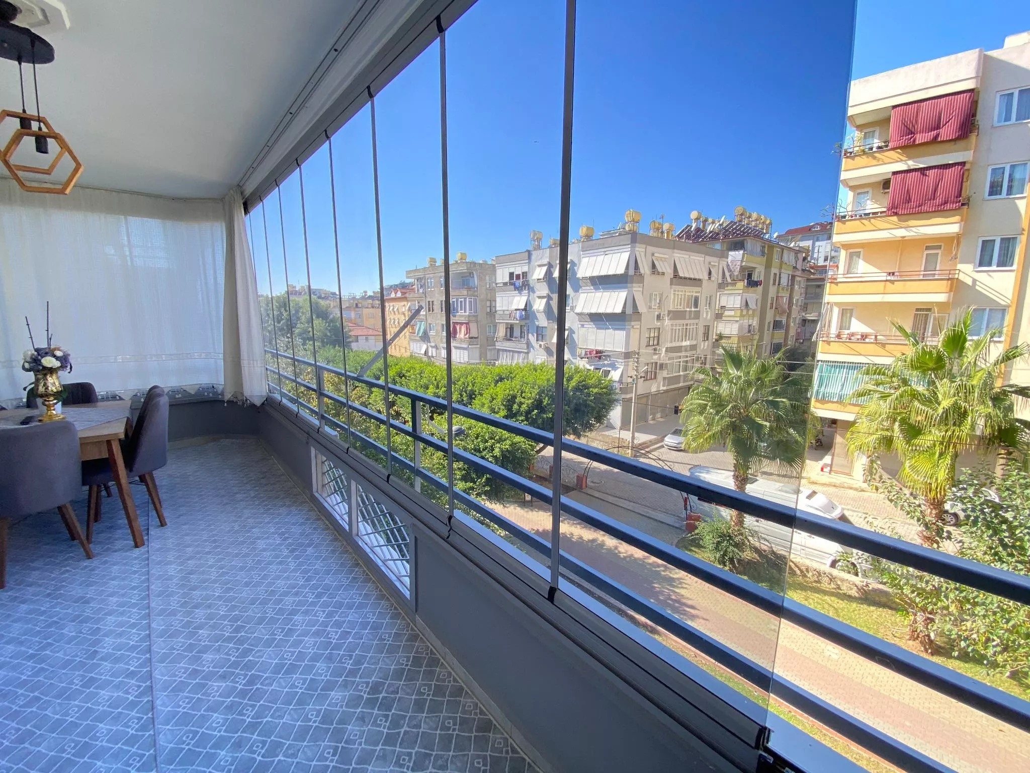 Alanya Cikcilli’de Satılık 3+1 Ayrı Mutfaklı Geniş Daire