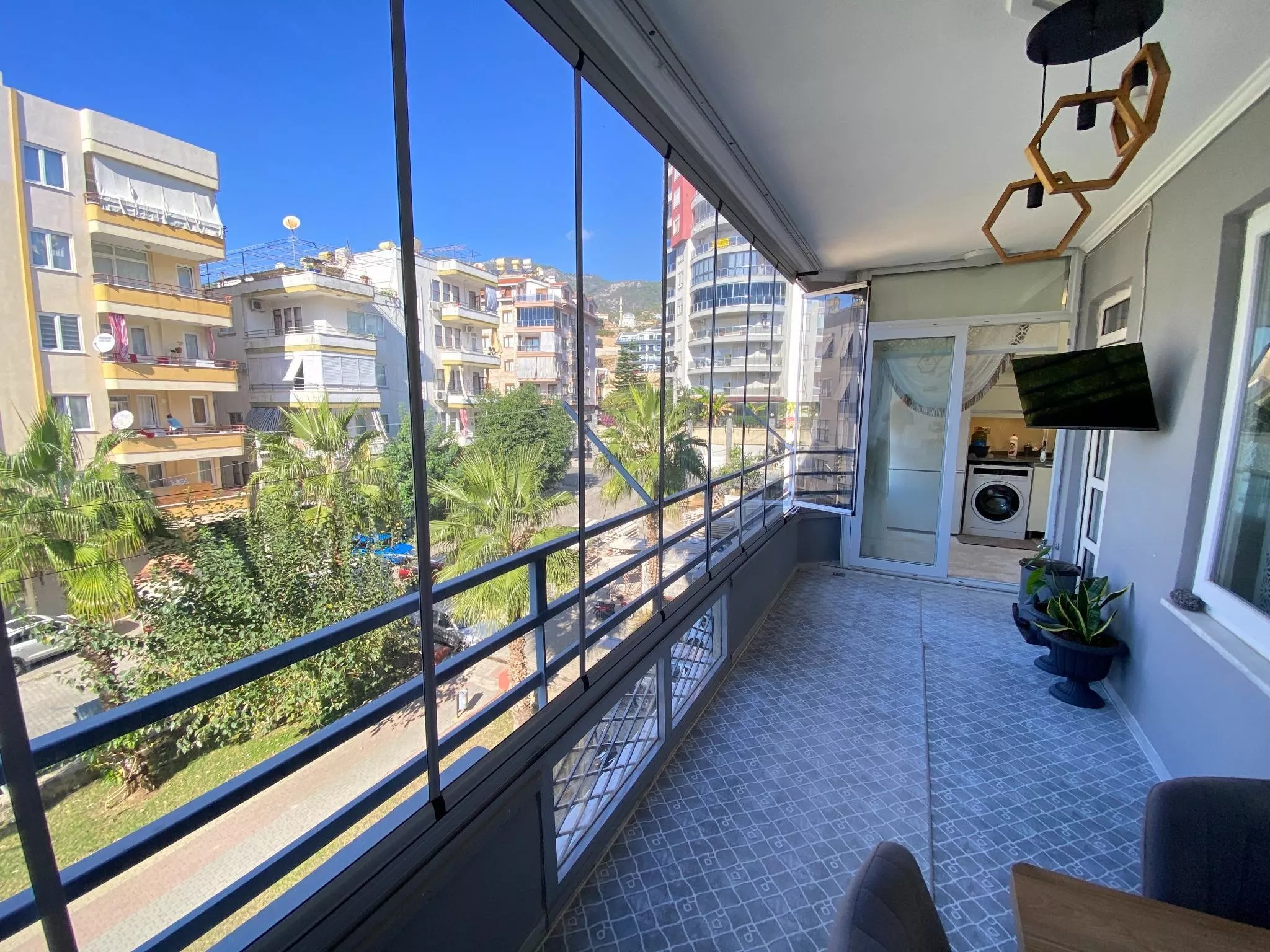 Alanya Cikcilli’de Satılık 3+1 Ayrı Mutfaklı Geniş Daire