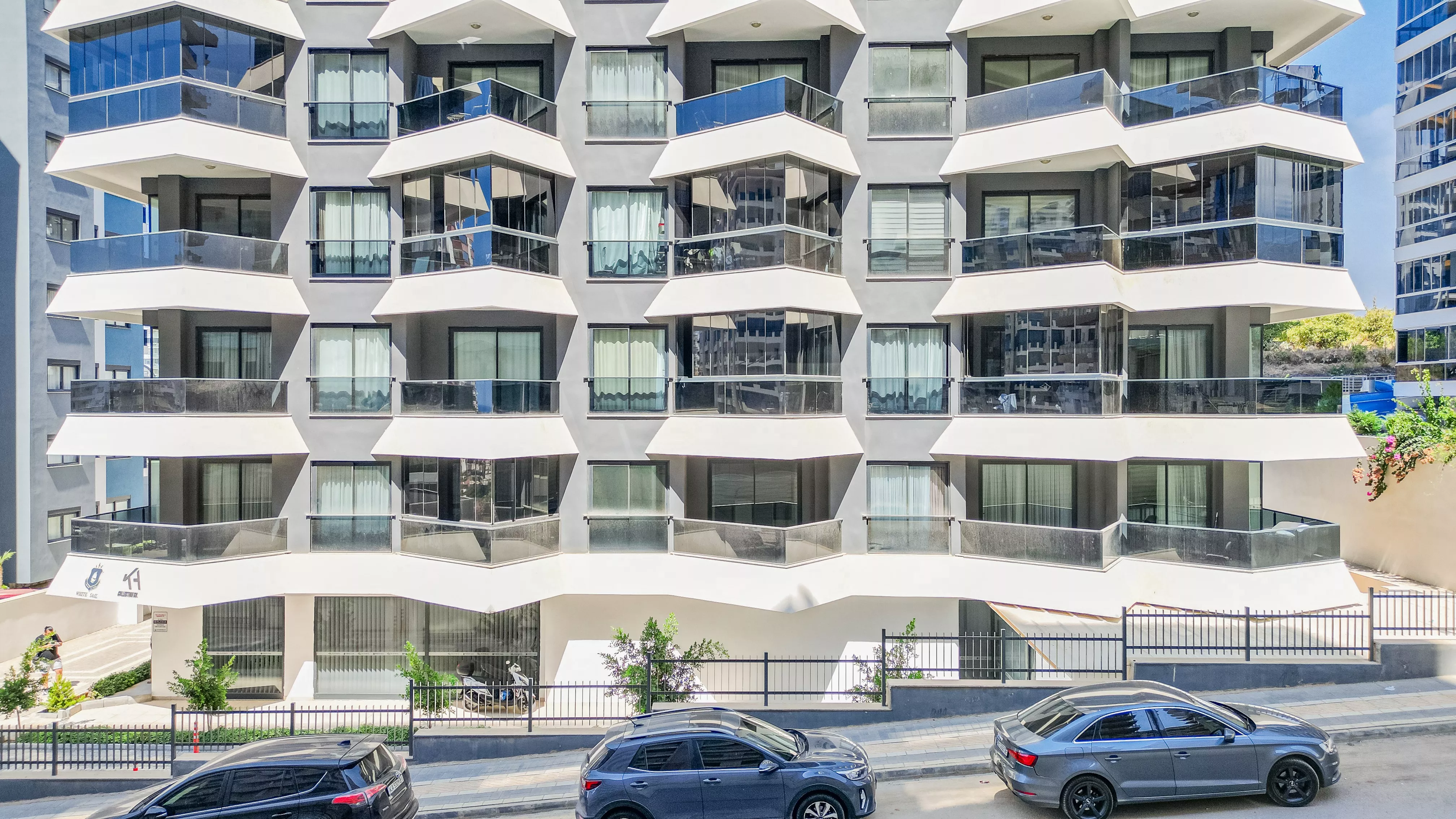 Yüzme Havuzlu Plaja Yakın 1+1 Satılık Daire Mahmutlar Alanya