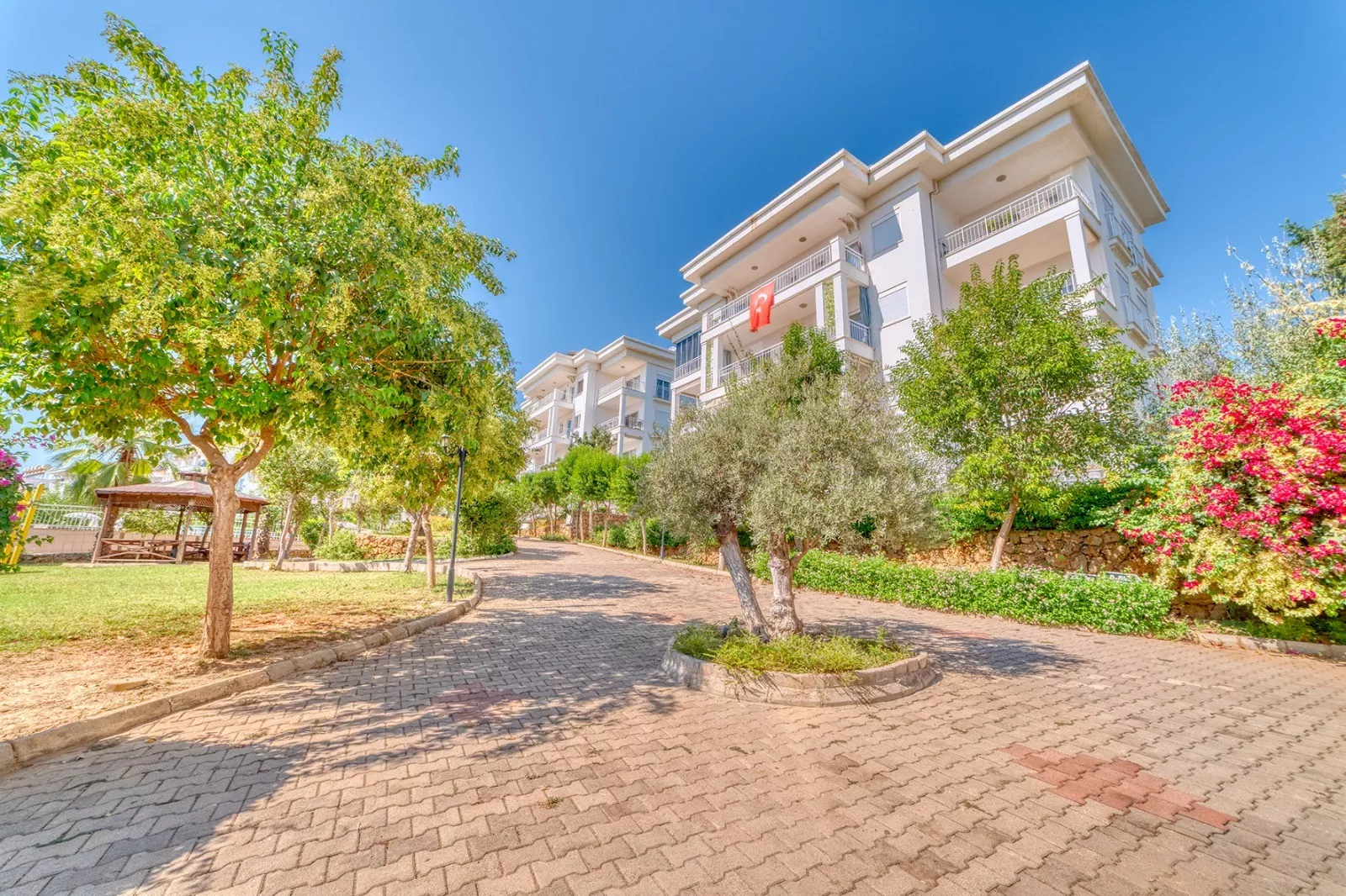 شقة دوبلكس فاخرة 3+1 للبيع مع مسبح في منطقة أوبا، ألانيا.