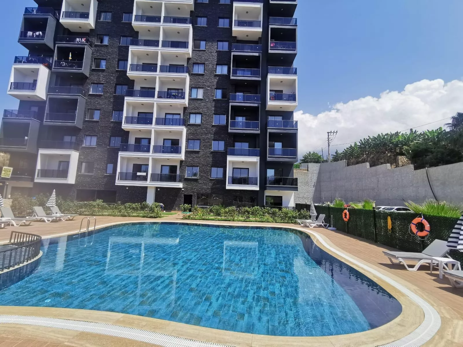 Alanya Mahmutlar'da Sahile Yakın Satılık 1+1 Sıfır Daire