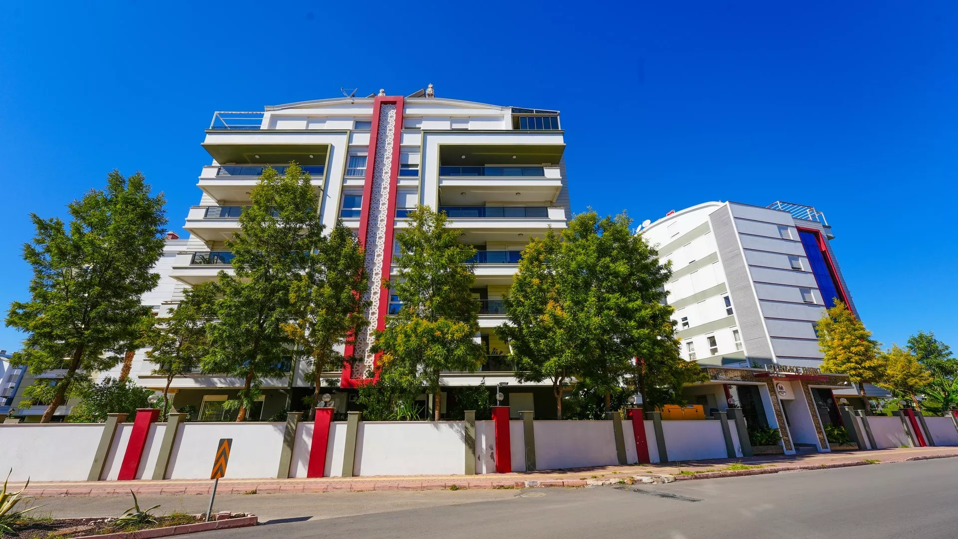 Antalya Konyaaltı’nda Satılık 6+1 Lüks Dubleks Daire