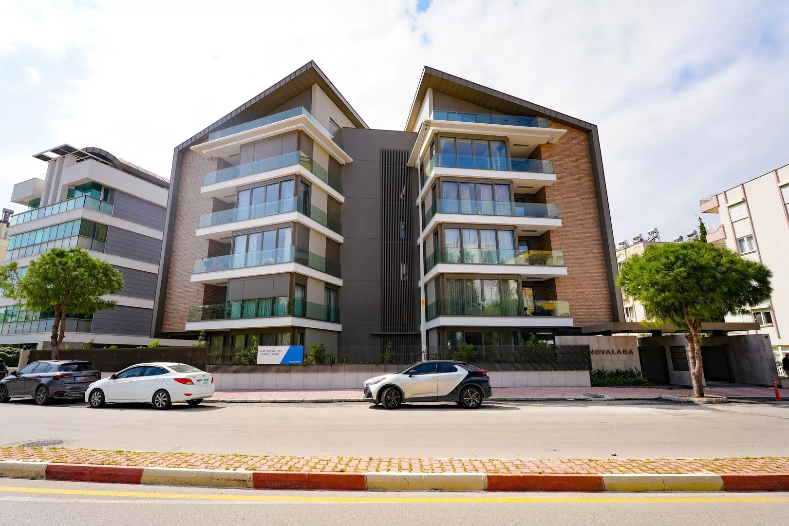 Muratpaşa Şirinyalı'da Havuzlu, Güvenlikli 2+1 Satılık Daire