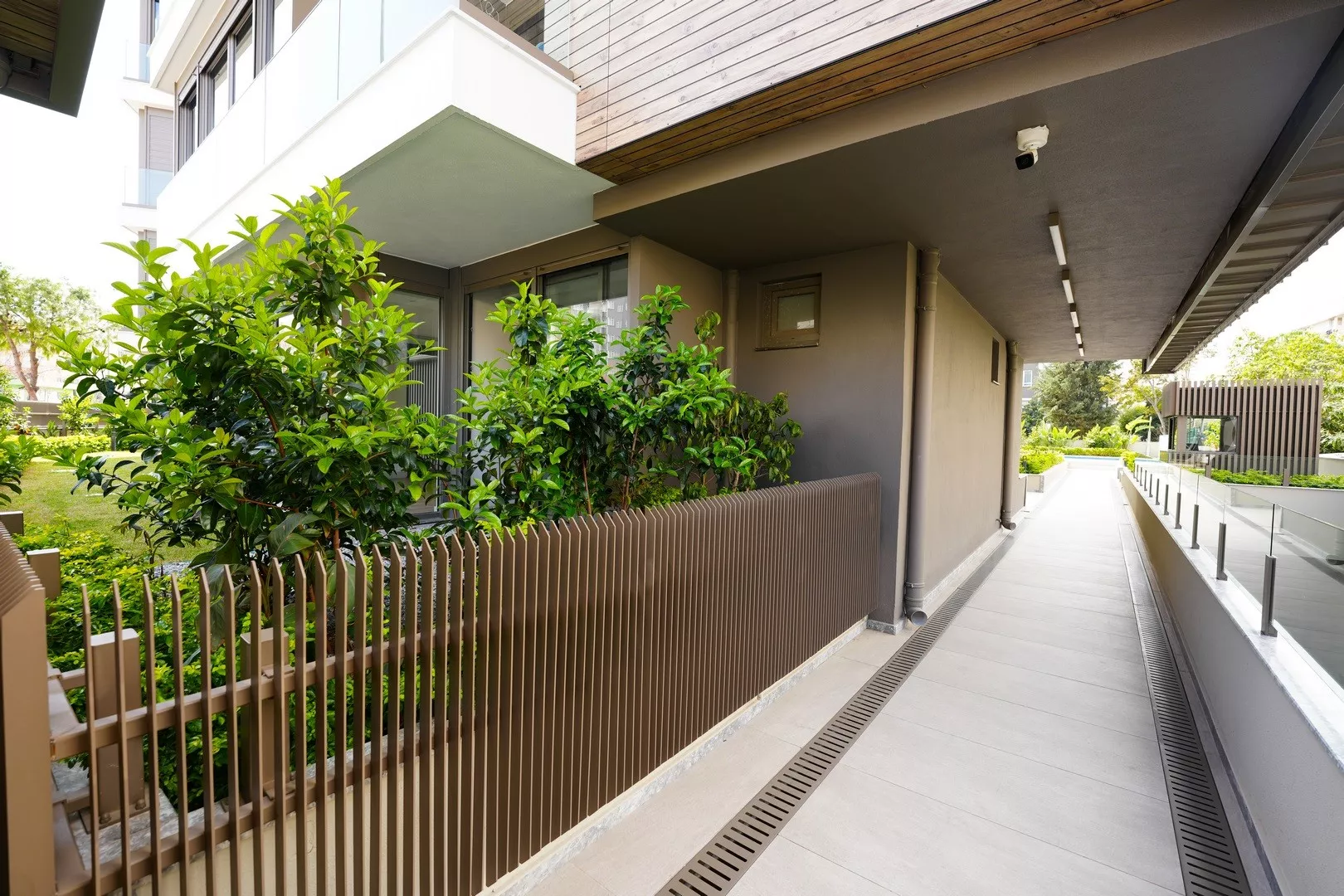 Muratpaşa Şirinyalı'da Havuzlu, Güvenlikli 2+1 Satılık Daire