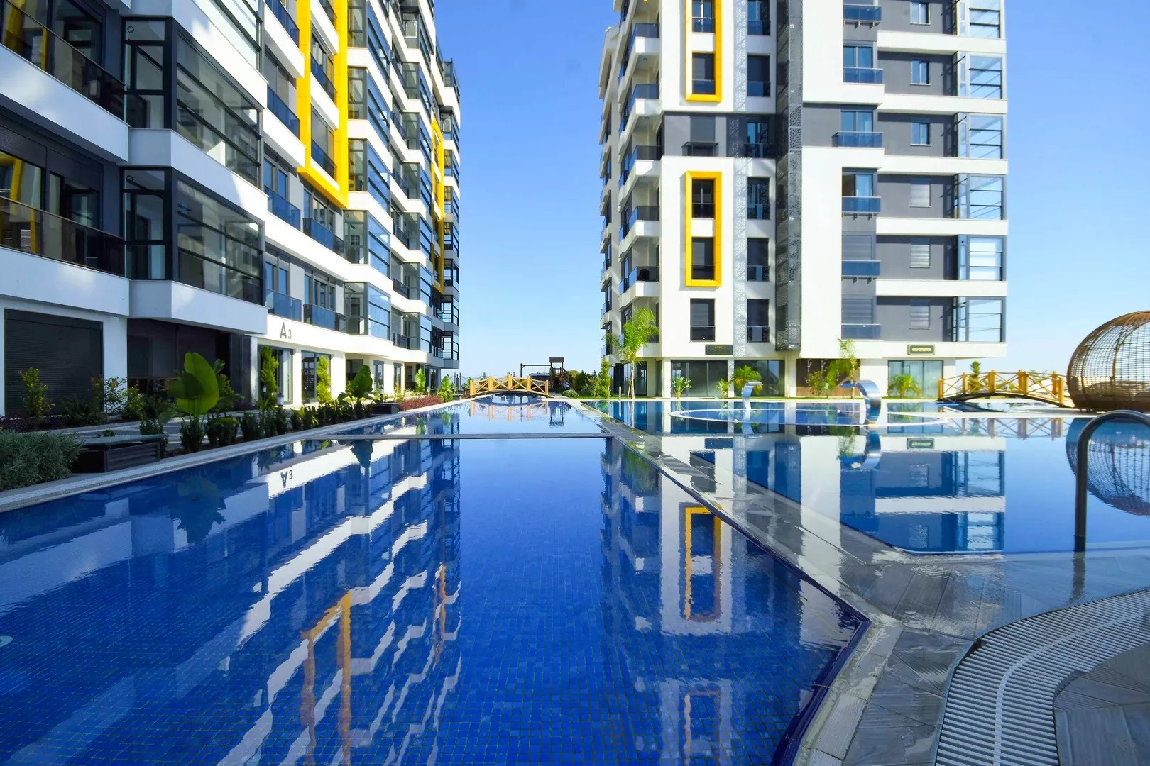 Nefes Antalya Sitesi'nde Deniz Manzaralı Satılık Daireler