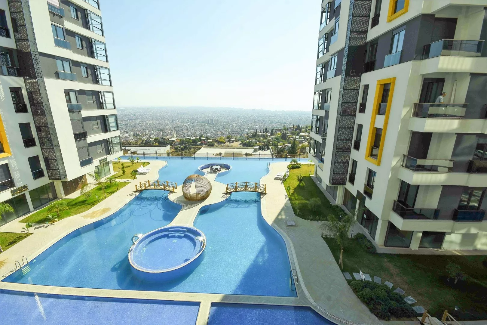 Nefes Antalya Sitesi'nde Deniz Manzaralı Satılık Daireler