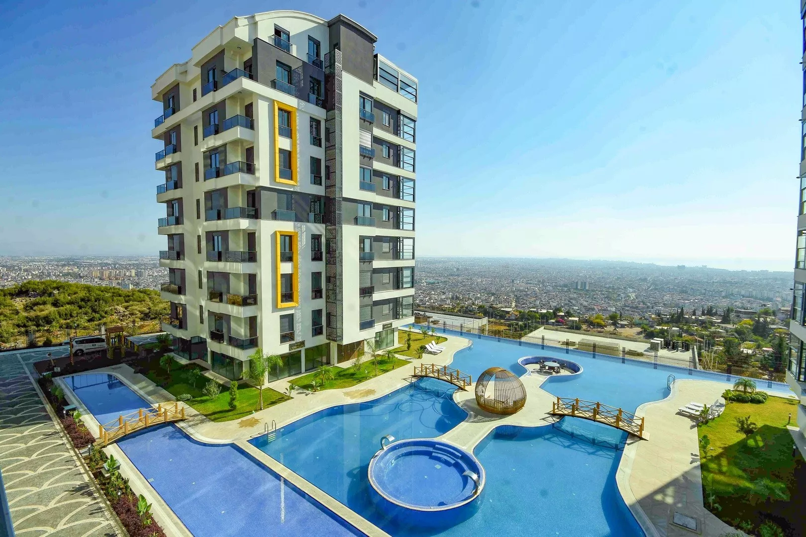 Nefes Antalya Sitesi'nde Deniz Manzaralı Satılık Daireler