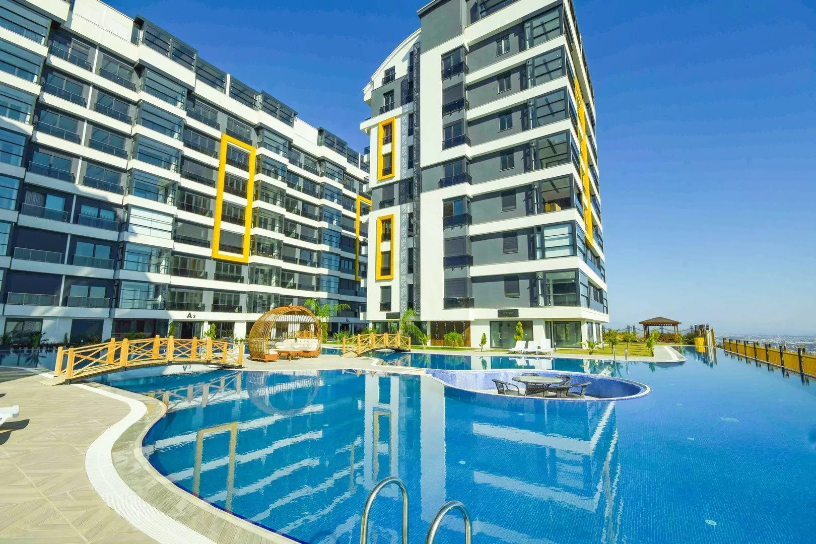 Nefes Antalya Sitesi'nde Deniz Manzaralı Satılık Daireler
