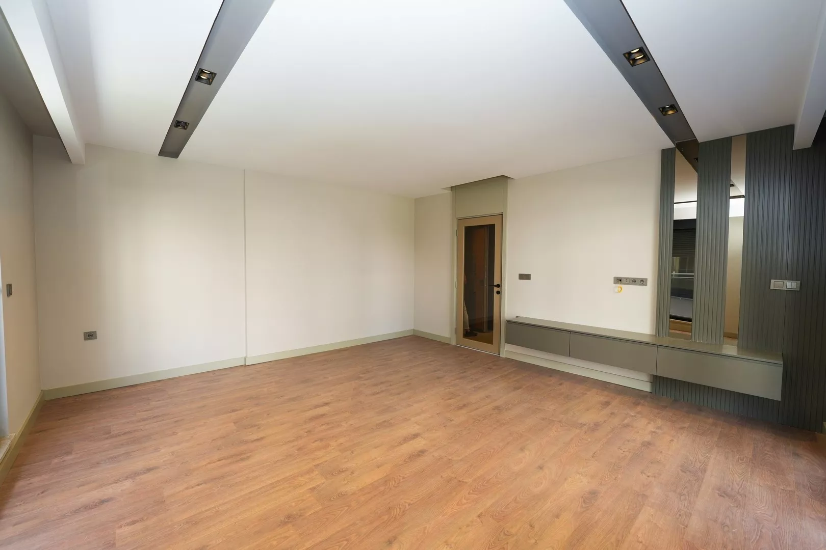 Muratpaşa Merkezde Havuzlu Site İçerisinde Sıfır 2+1 Daire