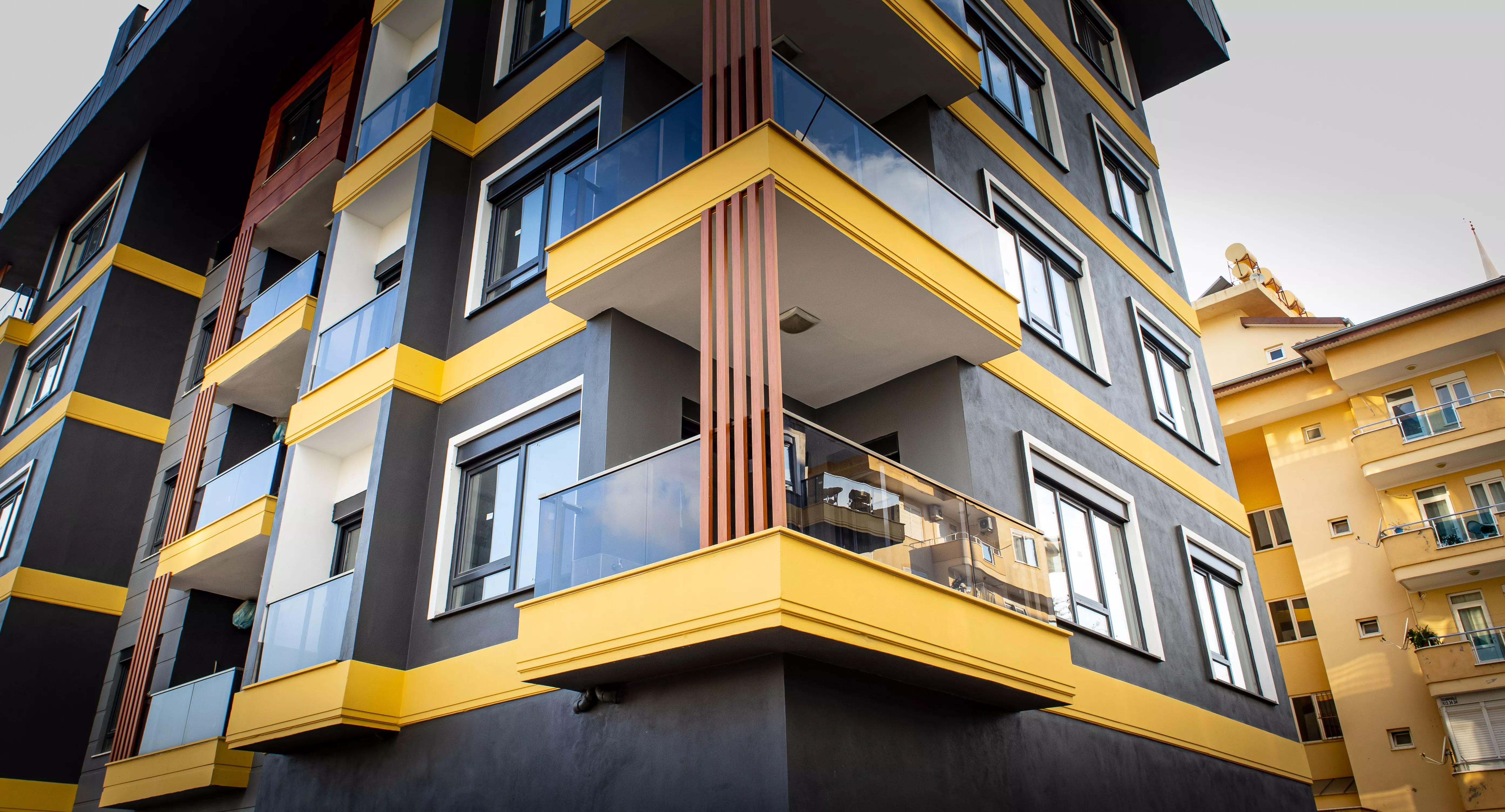 Merkezde, Plaja Yürüme Mesafesinde  Satılık 2+1 Daire Alanya