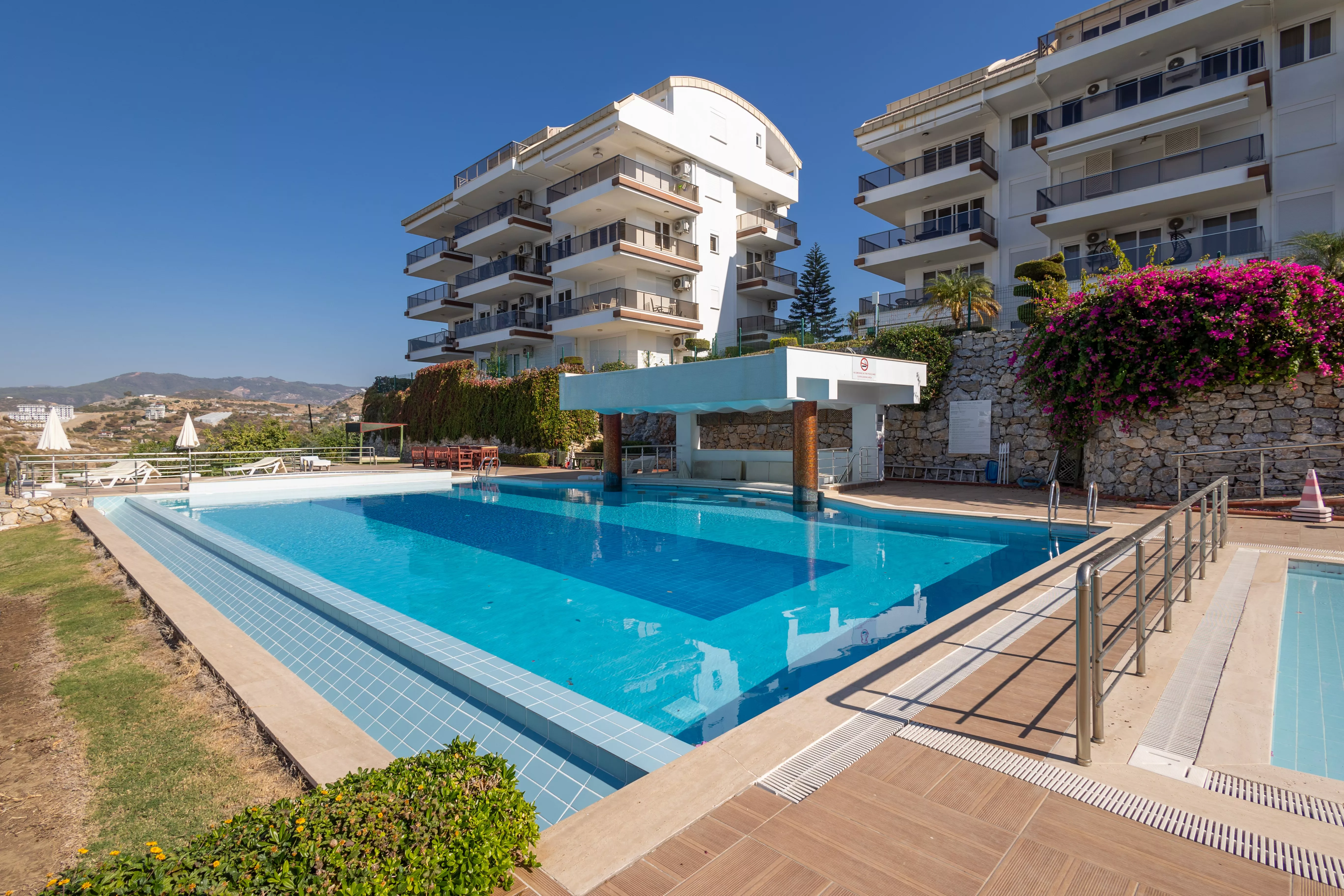 Moderne 2+1 Wohnung mit Pool und Meerblick in Konaklı Alanya