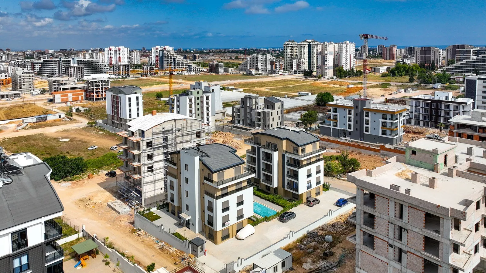 Modern 2+1 Garden Flat for Sale in Antalya Altıntaş