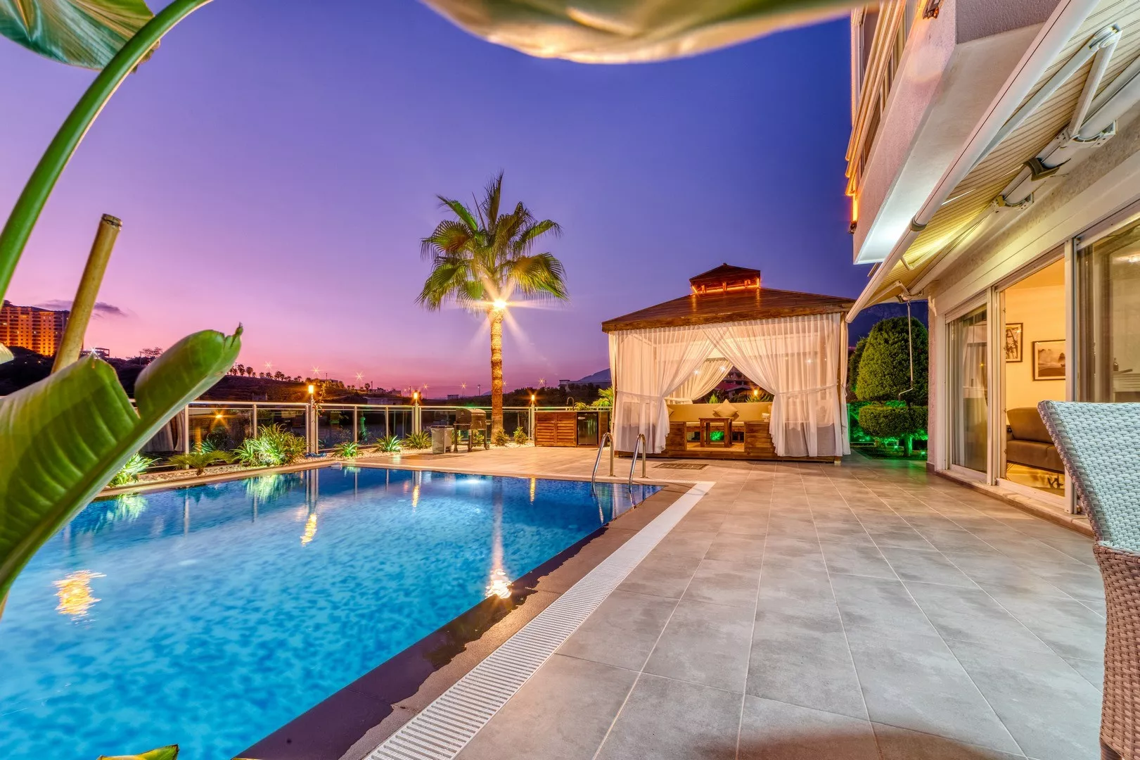 Satılık Lüks Modern 8+2 Havuzlu Bahçeli Villa  - Kargıcak