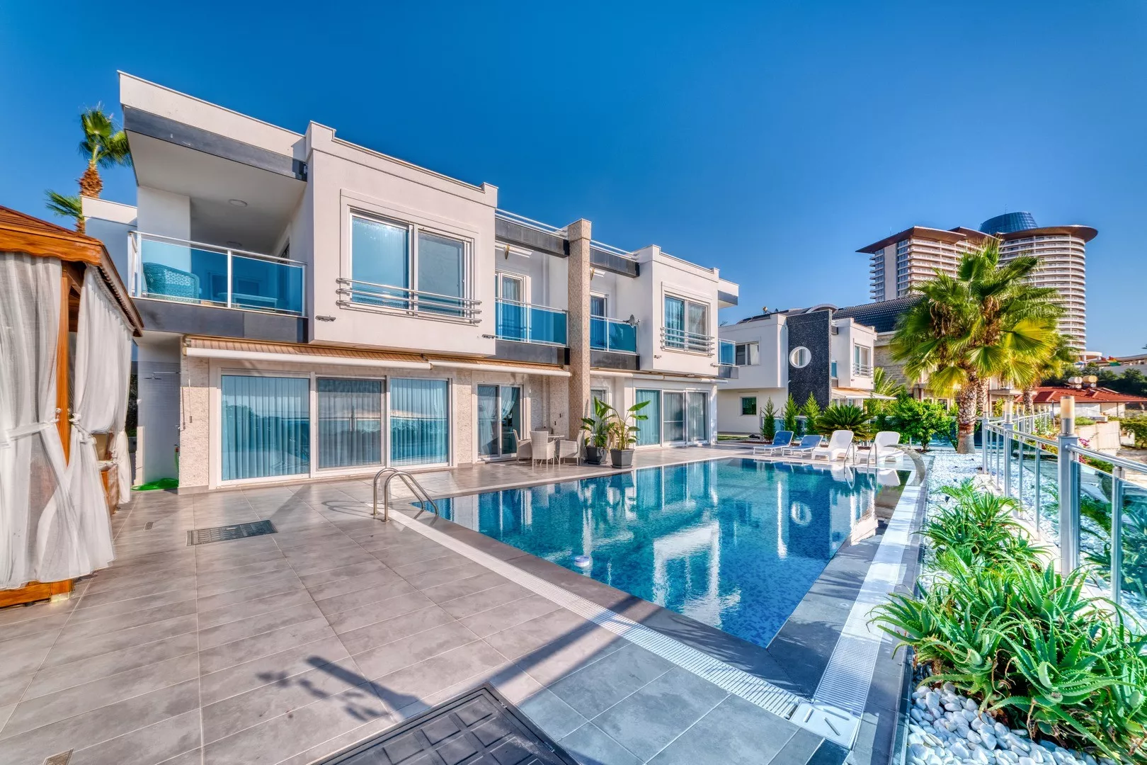 Satılık Lüks Modern 8+2 Havuzlu Bahçeli Villa  - Kargıcak