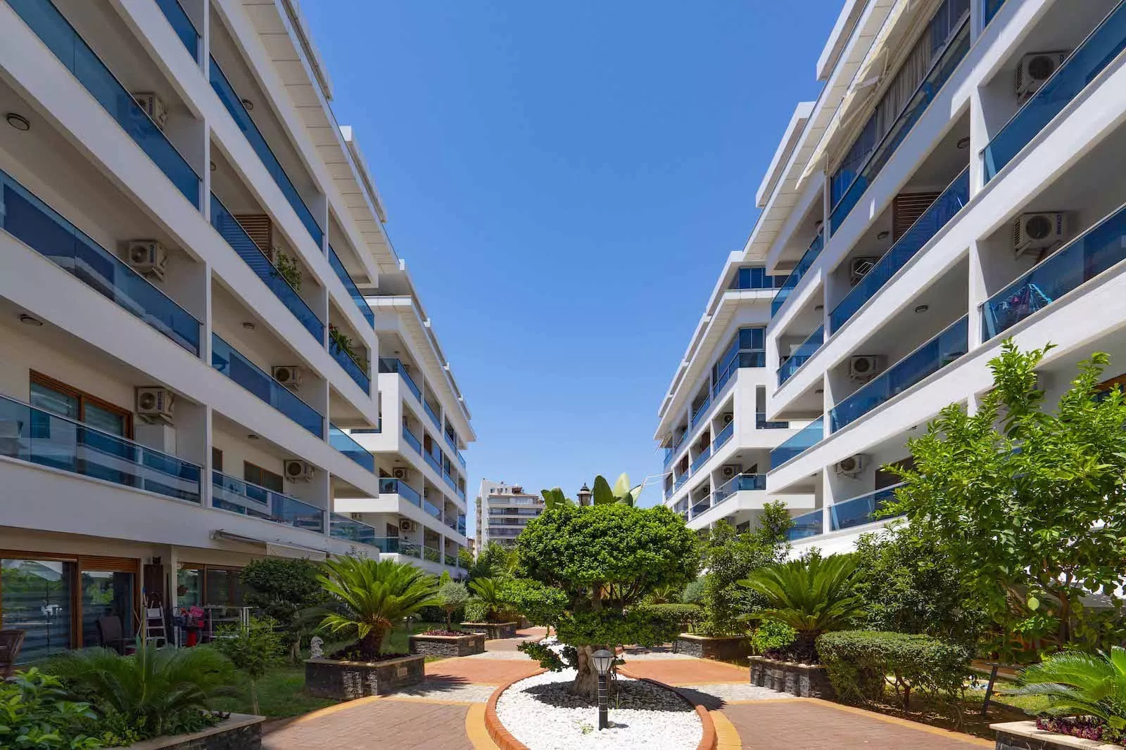 Satılık Sahile 100 m  Mesafede Full Eşyalı 1+1 Daire Kestel