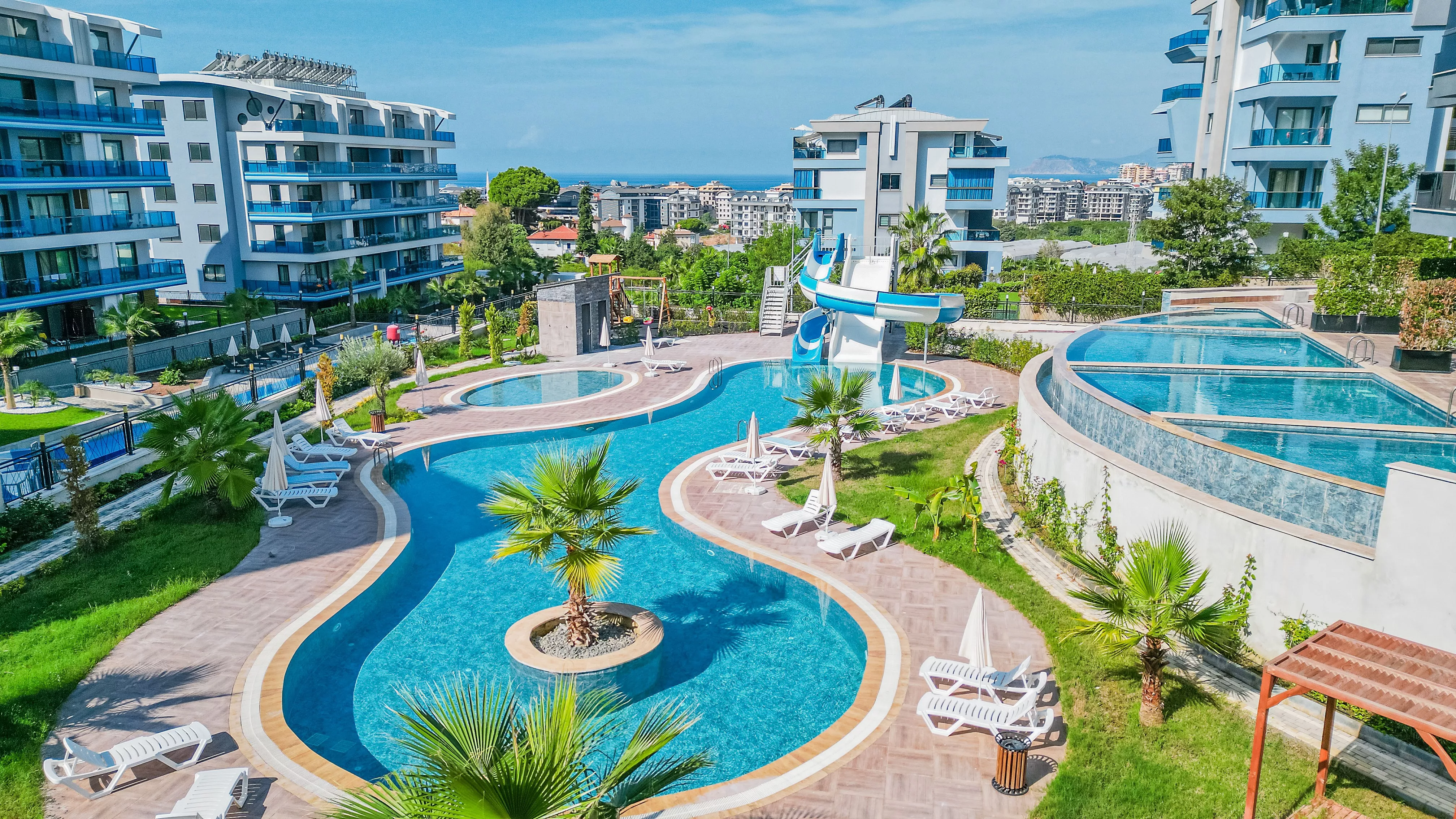 Alanya Kargıcak'ta Havuzlu ve Deniz Manzaralı 1+1 Daire