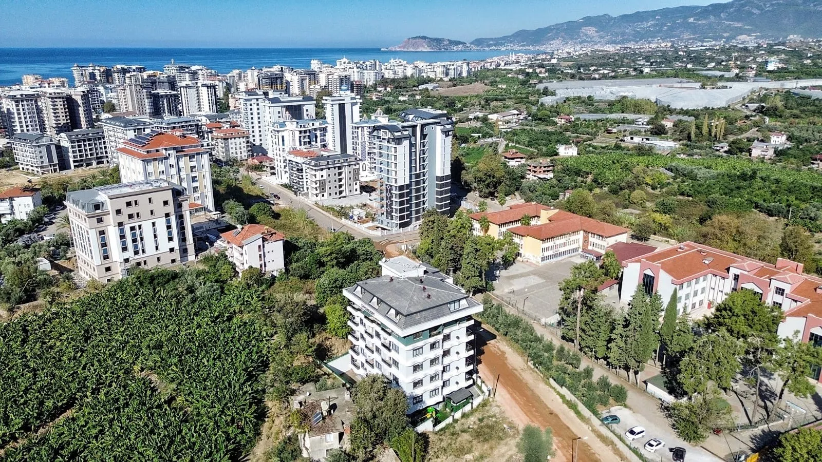 Mahmutlar’da Yüzme Havuzlu 3+1 Dubleks Satılık Daire