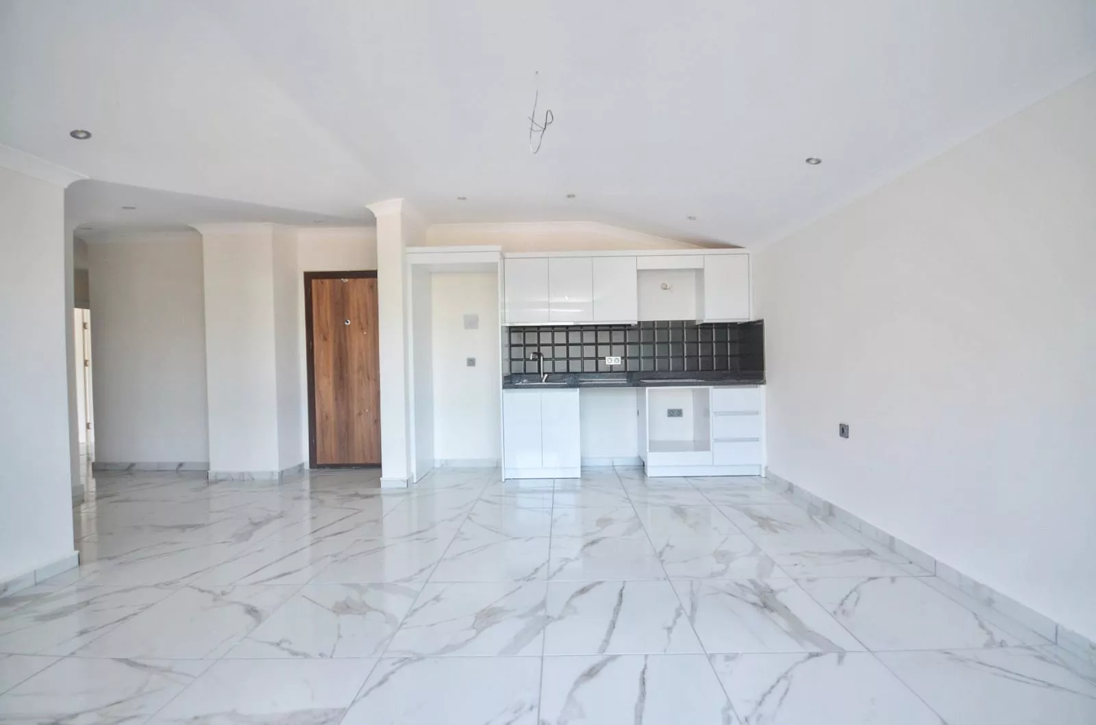 Mahmutlar’da Yüzme Havuzlu 3+1 Dubleks Satılık Daire