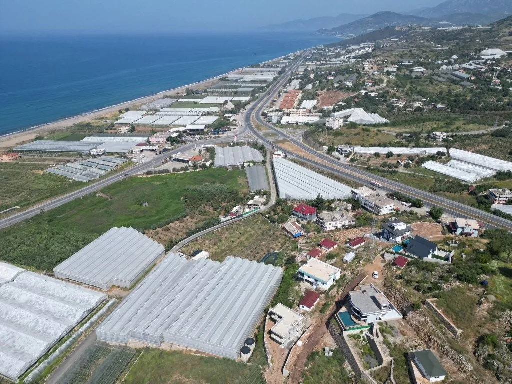 منزل 1+1 وأرض للبيع على بُعد 200 متر من البحر – ألانيا